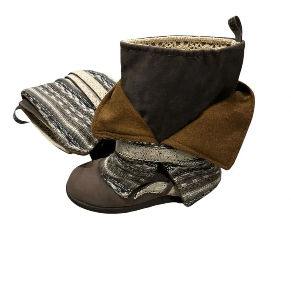 GUC Mukluk Nikki slouchy boots Free People Brown with off white lace detail sz 7